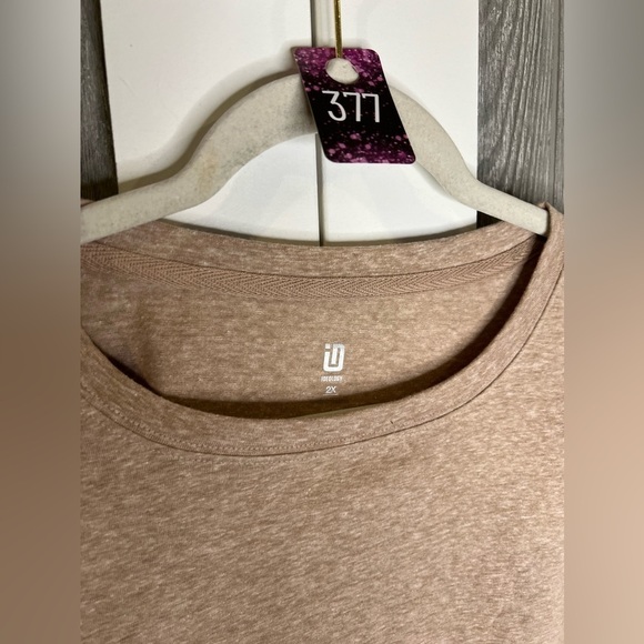 377. ID Ideology Womenās Plus Crewneck Sweatshirt Cocoa Foam (Beige) Size 2X - Picture 3 of 6